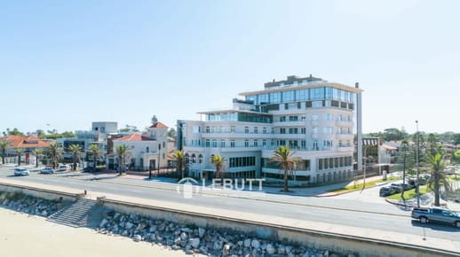 Apartamento Duplex 3 Dormitorios en Suite Garaje x 2 Frente al Mar. Carrasco