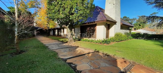De Estilo. Excelente Carpintería 5 Dormitorios 5 Baños. Piscina Barbacoa 1900 m2