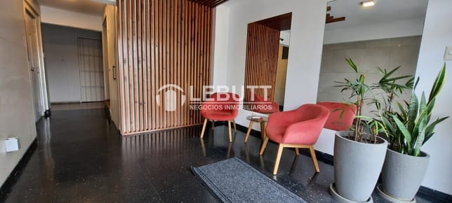 Apartamento Venta Living Comedor Cocina definida 2 Dormitorios 1 Baño. Cochera.  Malvin