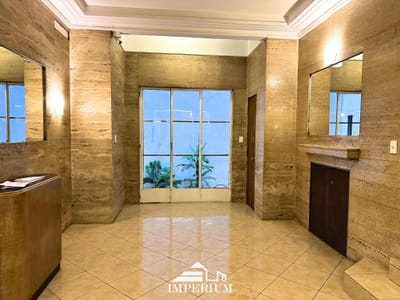 Venta De Amplio Apartamento 3 Dormitorios  En Pleno Centro
