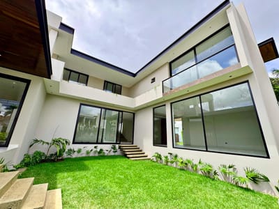 CASA DE LUJO A ESTRENAR EN VENTA – URUBÓ GARDEN