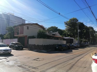 Alquilo Casa para Oficina/Vivienda.Barrio Mcal.Estigarribia.Cerca Mcal.Lopez