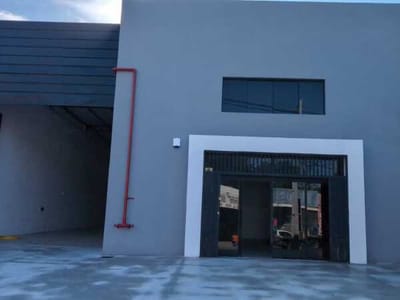 ALQUILO TINGLADO CON SHOWROOM A ESTRENAR EN SAN LORENZO