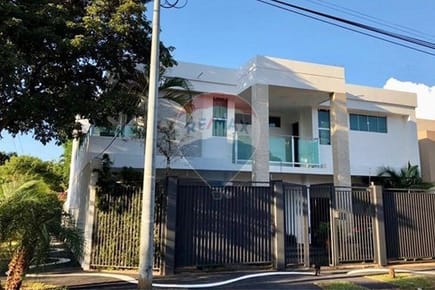Lujusa casa de 5 habitaciónes en Asunción Bº Herrera terreno de 500M2
