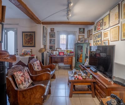 CASA EN ESQUINA CON PISCINA – BARRIO NAZARETH, ASUNCIÓN