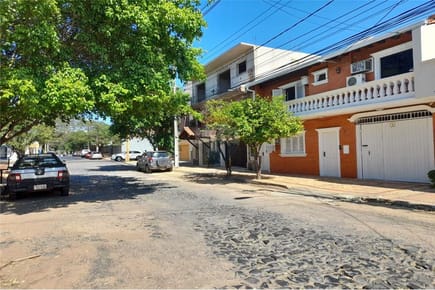 Vendo Casa con Piscina Bo. Bernardino Caballero Asunción