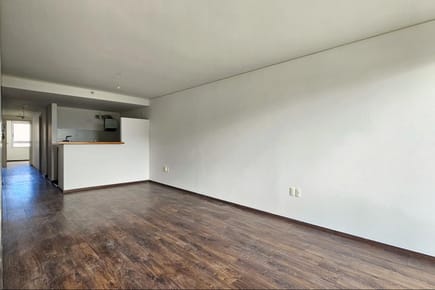 Venta 2 dormitorios, piso 12 al frente y garaje.