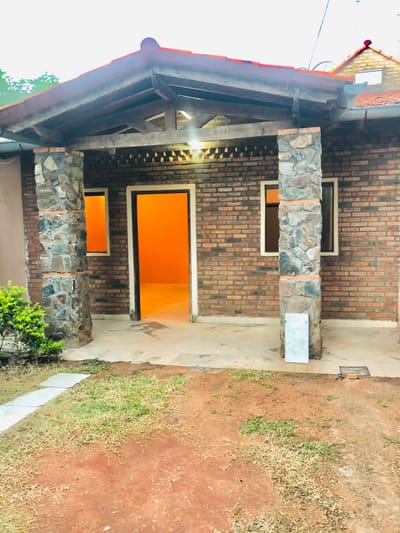 Vendo Chalet en Lambaré  Barrio Cañada.
