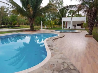 CASA DE 5 DORMS EN ALQUILER EN COND. EN URUBO