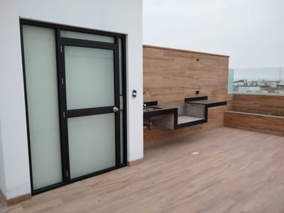 VENDO DUPLEX AMPLIO Y COMODO ASCENSOR A LOS 2 NIVELES EN CHACARILLA 