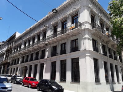 Alquiler - Oficina con 90 m2 en Ciudad Vieja - Misiones y 25 de Agosto