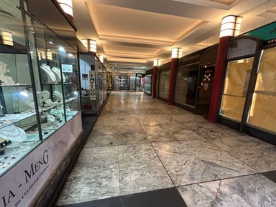 Alquiler - Local Comercial de 22 m2  en galeria - 18 de Julio y Wilson Ferreira Aldunate