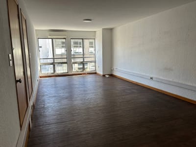 Alquiler - Oficina al frente en Ciudad Vieja - Buenos Aires y Bartolome Mitre