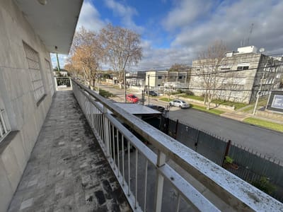 Venta de Casa y local comercial con 4 dormitorios en Malvin norte