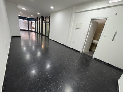 Alquiler - Local Comercial con 70 m2 en Ciudad Vieja - 25 de Mayo y Juan Carlos Gomez