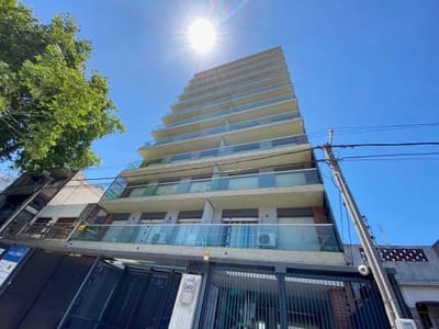 Alquiler de Garage Solo para residentes del edificio  en Avenida Luis Alberto de Herrera en La blanqueada