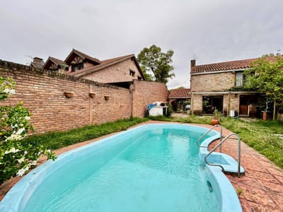 Venta de Casa con 3 dormitorios y piscina en Carrasco norte