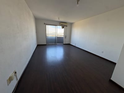 Alquiler - Apartamento al frente en Tres Cruces