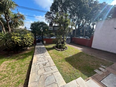Venta de Apartamento con 3 dormitorios en Buceo con saldo ANV