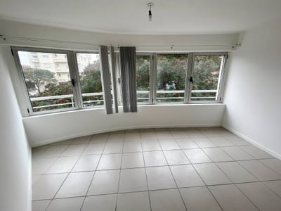 Alquiler Apartamento al frente con dos dormitorios en Aguada