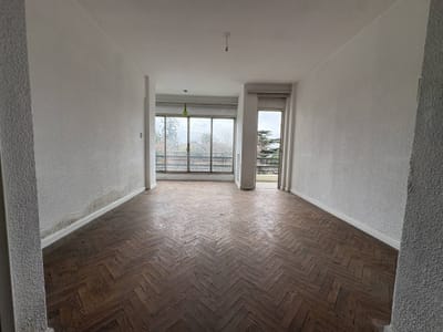 Alquiler  Apartamento al frente con un dormitorio y terraza en el Prado