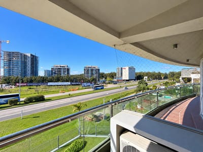 Alquier de apartamento con un dormitorio y garage sobre Av. de las Americas