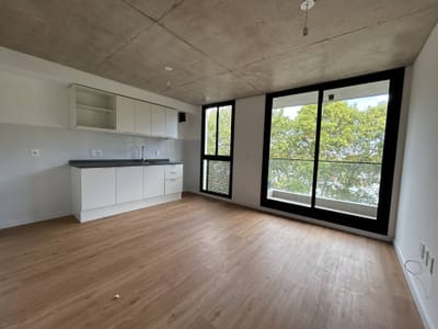 Alquiler - Apartamento al frente con un dormitorio y terraza en Palermo