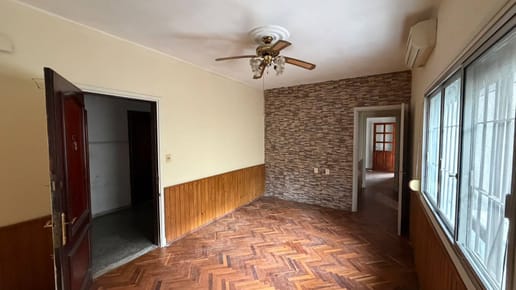 Venta de Apartamento con 3 dormitorios y patio en Parque Batlle