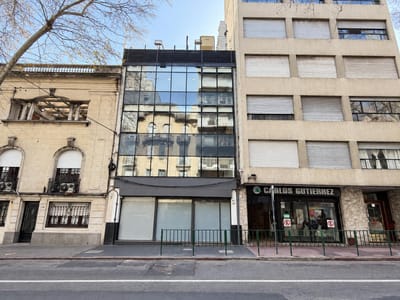 Venta de Local comercial con 857 Mts2 en Centro
