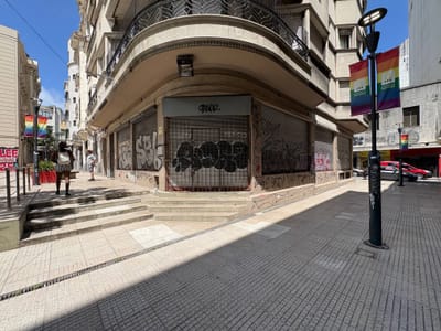Cesion de Alquiler de Local comercial en Bartolome Mitre con 131 Mts2 en Ciudad vieja