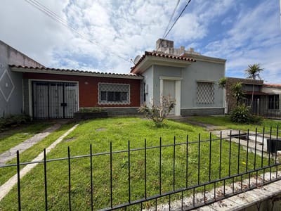 Venta de Casa y Apartamentos con 3 dormitorios en Malvin Norte