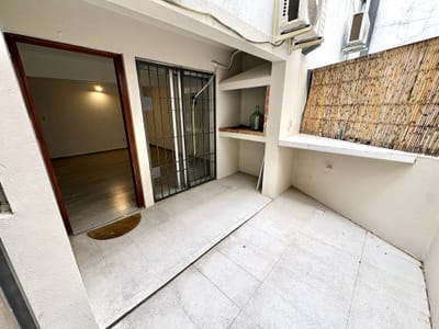 Venta de Apartamento con 2 dormitorios, patio y parrillero en Cordon Sur