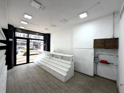 Alquiler de Local comercial en Avenida 18 de Julio con 140 Mts2 en Centro