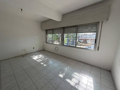Alquiler de Local comercial en Av Gral San Martin con 45 Mts2 en Brazo Oriental