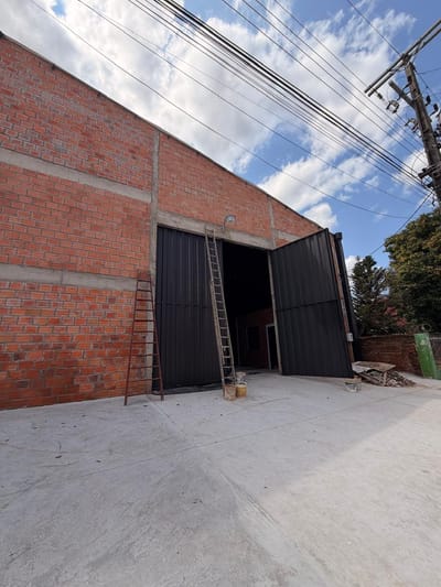 ZONA MCAL LÓPEZ Y MADAME LYNCH, EN ALQUILER, DEPÓSITO DE 700 M2