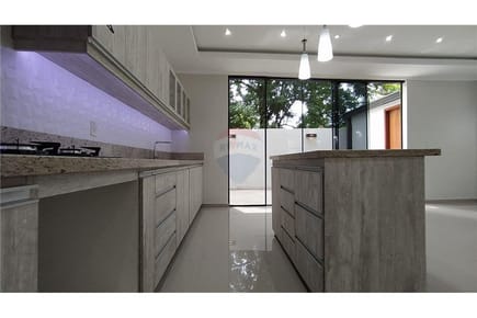 Duplex en barrio felicidad Lambaré 