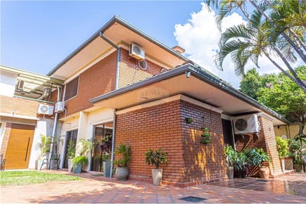VENDO Hermosa casa a 2 cuadras de Avda. Venezuela
