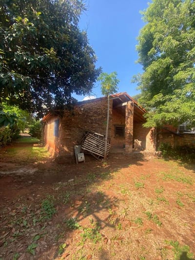 TERRENO CON CASA A DEMOLER EN LAURELTY - LUQUE