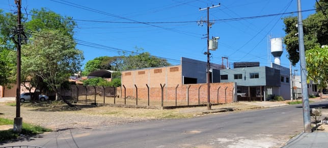 EN VENTA TERRENO A PASOS DE AVDA PERON