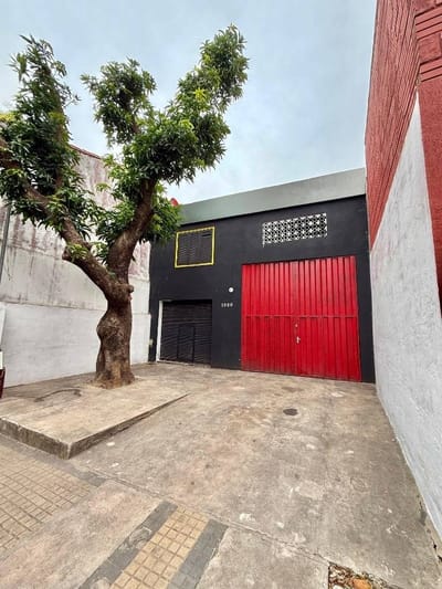 ALQUILO TINGLADO CON OFICINA EN BARRIO SAJONIA 