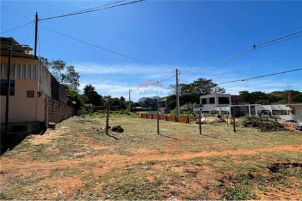 EN VENTA AMPLIO TERRENO - ÑEMBY ESQUINA - BARRIO KENEDDY