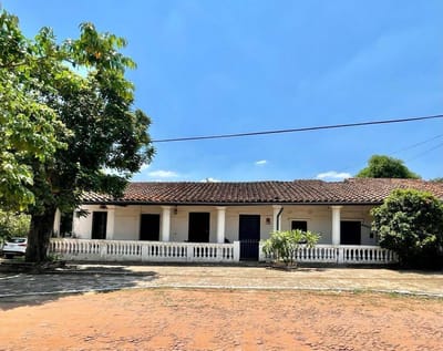 VENDO CASA PATRIMONIO CULTURAL EN LA CIUDAD DE AREGUA