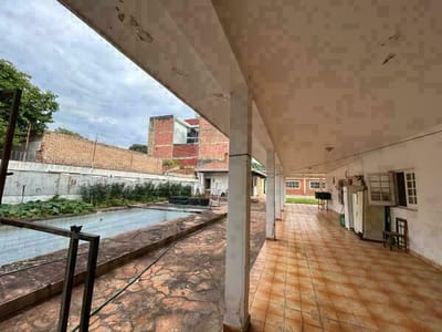 VENDO GRAN PROPIEDAD A PASOS DE LA AVDA. FÉLIX BOGADO