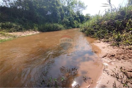 Terreno de 3.087 m² con arroyo en el centro de Eusebio Ayala