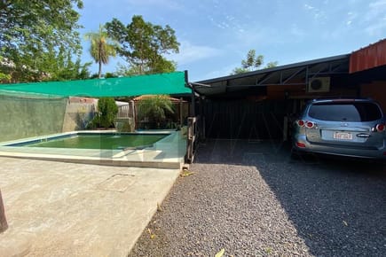 Casa con piscina y quincho en Mariano Roque Alonso