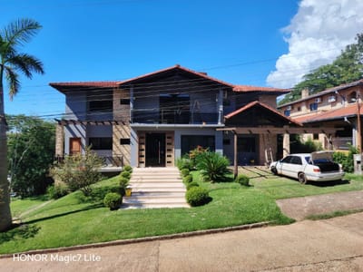 Alquilo amplia casa de 5 dormitorios en el Paraná Country Club