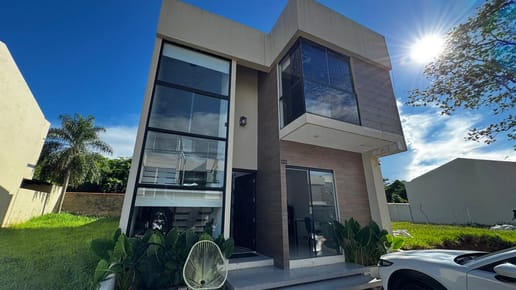 Hermosa Casa de 3 Suites En Venta En El Urubo Condominio Los Parques 3