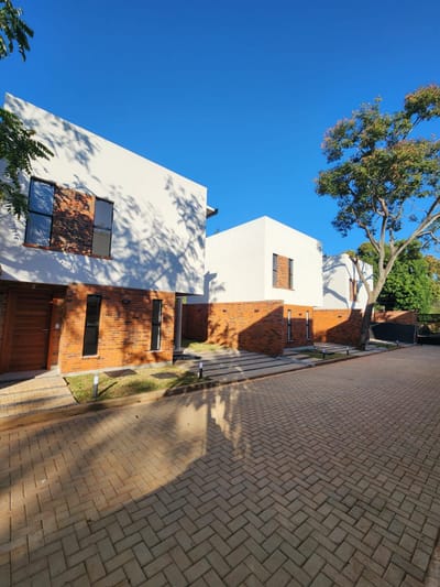VENDO DUPLEX EN LOMA MERLO LUQUE A ESTRENAR
