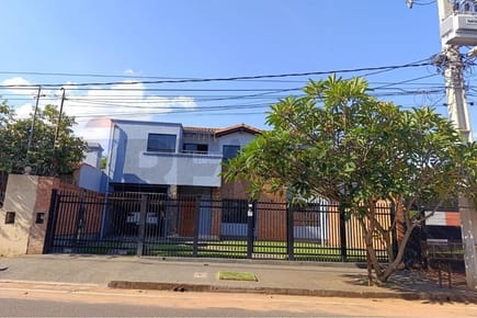 EN VENTA HERMOSA RESIDENCIA EN SAN LORENZO 