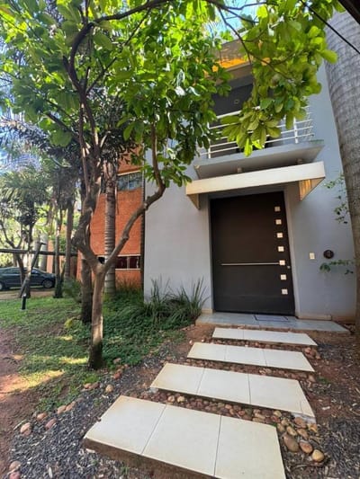 Alquilo hermosa casa en Condominio Botánica 5